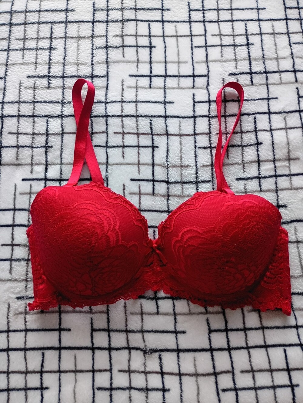 INTERNATIONAL INTIMATES INC. Size 38C Red Underwire Lace Padded Bra